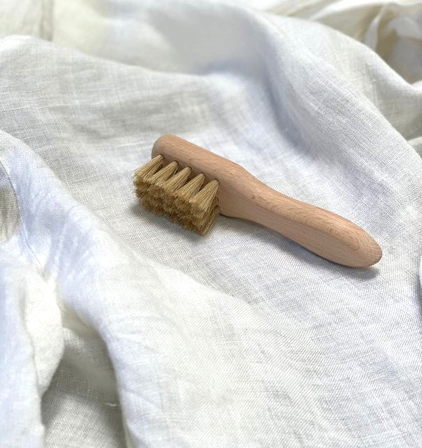 Stain Brush | Remove Stains With A Delicate Touch